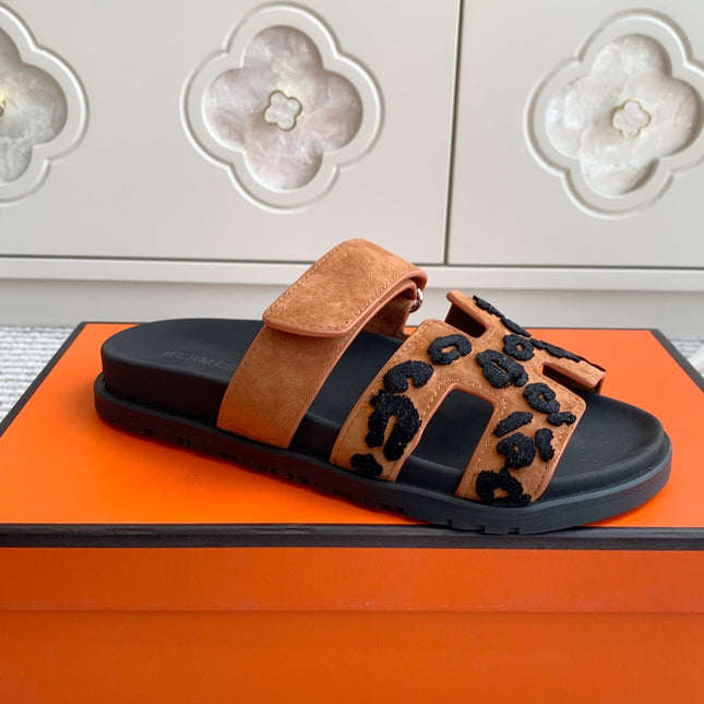 HM 26S CHYPRE SANDALS IN CARAMEL BROWN SUEDE WITH EMBROIDERED PATTERN STRAP