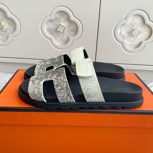 HM 26S CHYPRE SANDALS IN IVORY WHITE CALFSKIN WITH PRINTED CALFSKIN STRAP