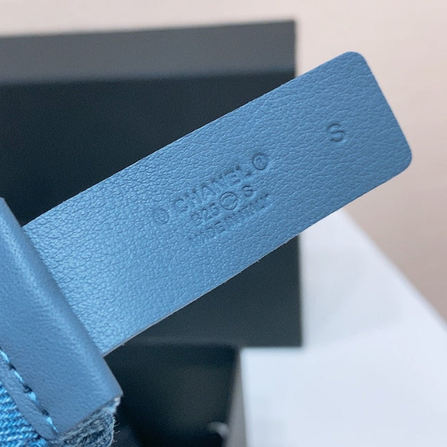 DOUBLE C ELASTIC BELT 30MM IN BLUE DENIM HEART GOLD BUCKLE