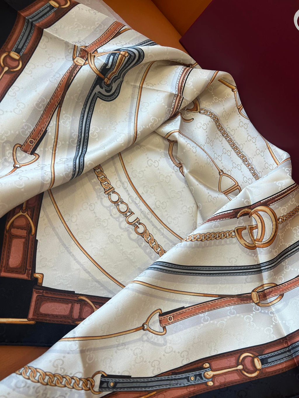 GUCCI 25S SCARF 90 IN SILK 679800