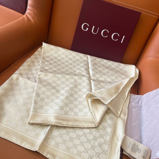 GUCCI 26S SCARF 90 IN SILK 816289