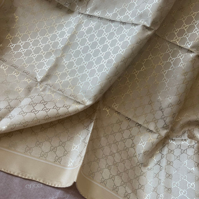 GUCCI 26S SCARF 90 IN SILK 816289