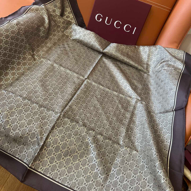 GUCCI 25S SCARF 90 IN SILK 697666