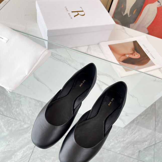 THE ROW 26S ROUND TOE BALLET FLATS IN BLACK CALFSKIN