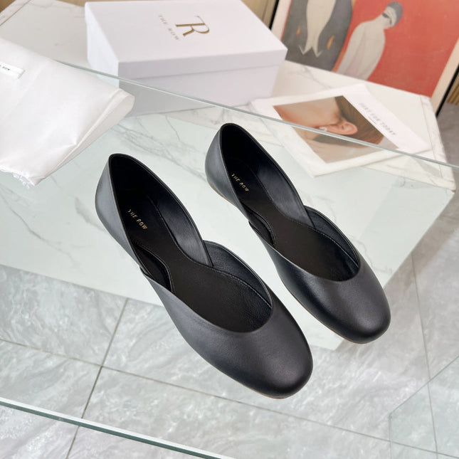 THE ROW 26S ROUND TOE BALLET FLATS IN BLACK CALFSKIN