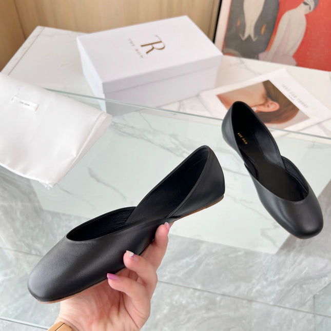 THE ROW 26S ROUND TOE BALLET FLATS IN BLACK CALFSKIN