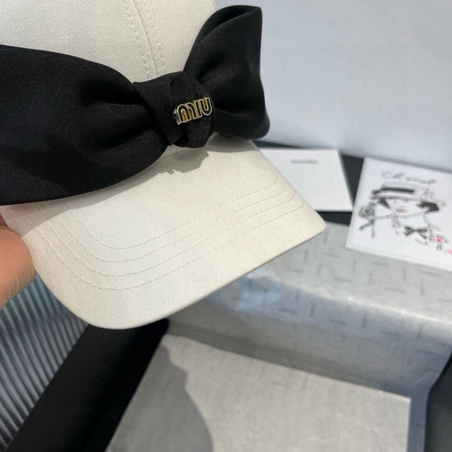 MIUMIU BASEBALL CAP IN WHITE FABRIC WITH LARGE BLACK BOW