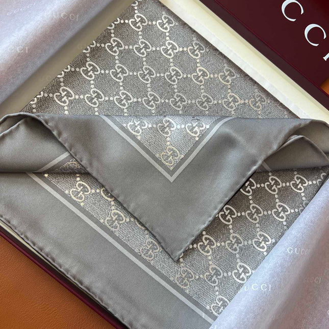 GUCCI 26S SCARF 90 IN SILK 816290