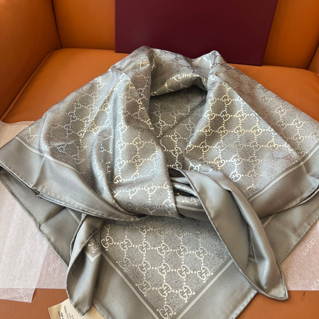 GUCCI 26S SCARF 90 IN SILK 816290