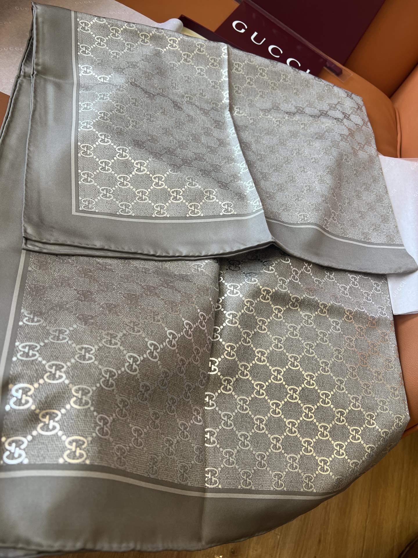 GUCCI 26S SCARF 90 IN SILK 816290