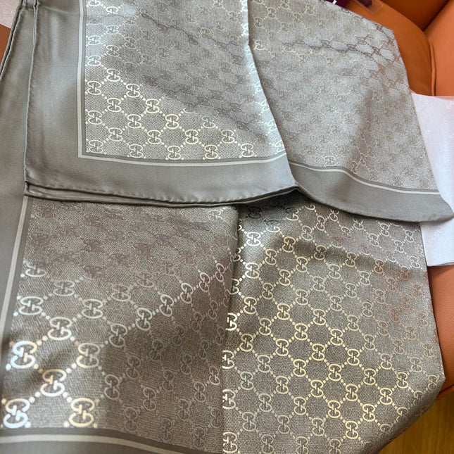 GUCCI 25S SCARF 90 IN SILK 697668