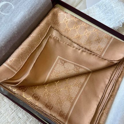 GUCCI 26S SCARF 90 IN SILK 816291