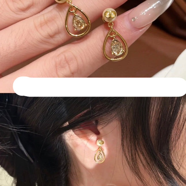 CD 26S PEARL STUD TEARDROP CRYSTAL DROP EARRINGS IN GOLD METAL 631774