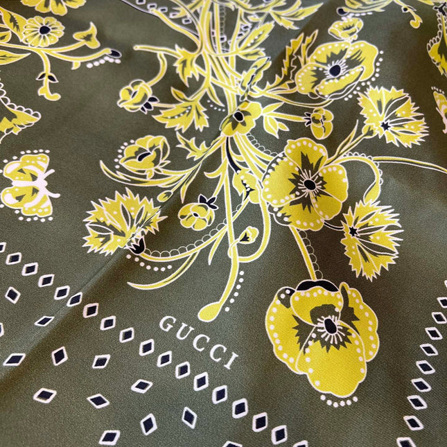 GUCCI 26S SCARF 90 IN SILK 816292