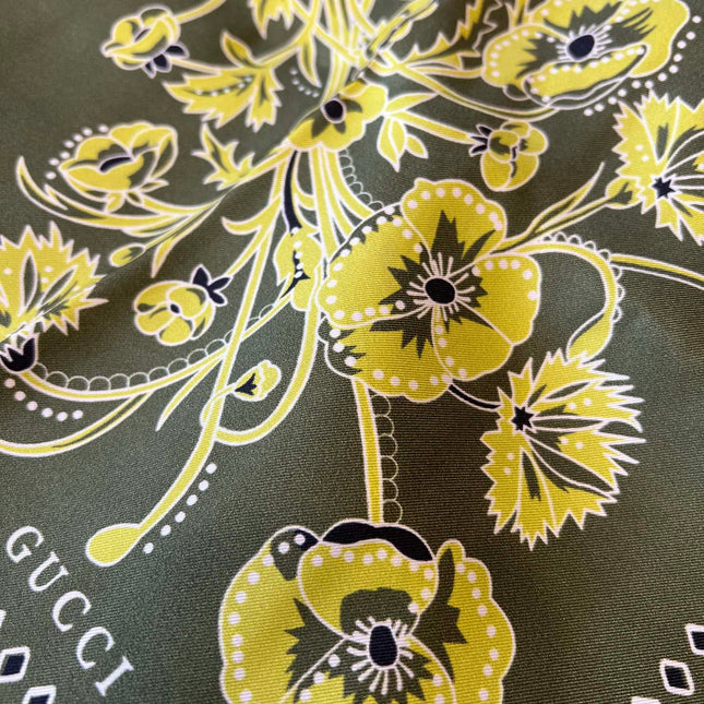 GUCCI 26S SCARF 90 IN SILK 816292