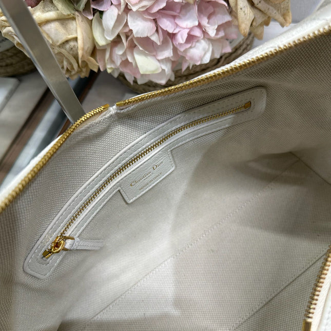 DIOR 26S VOYAGE BAG 28 IN CREAM WHITE CALFSKIN