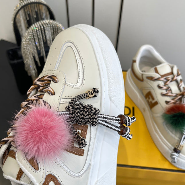 FENDI 25S SNEAKERS 50 MM IN CREAM WHITE SYNTHETIC LEATHER WITH CHARM