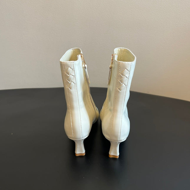 BOTTEGA VENETA 26S POINTED-TOE BOOTS 50 MM IN CREAM WHITE CALFSKIN