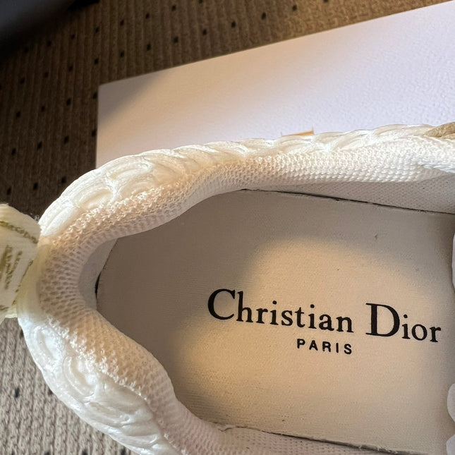 DIOR 26S VIBE SNEAKER 55MM IN GOLD DIOR OBLIQUE LUSENTI EMBROIDERED COTTON AND BEIGE SUEDE