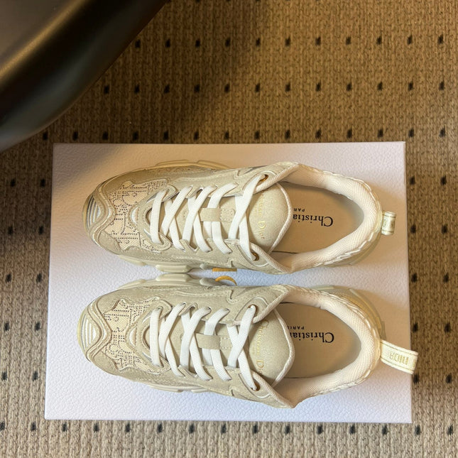 DIOR 26S VIBE SNEAKER 55MM IN BEIGE DIOR OBLIQUE LUSENTI EMBROIDERED COTTON AND SUEDE