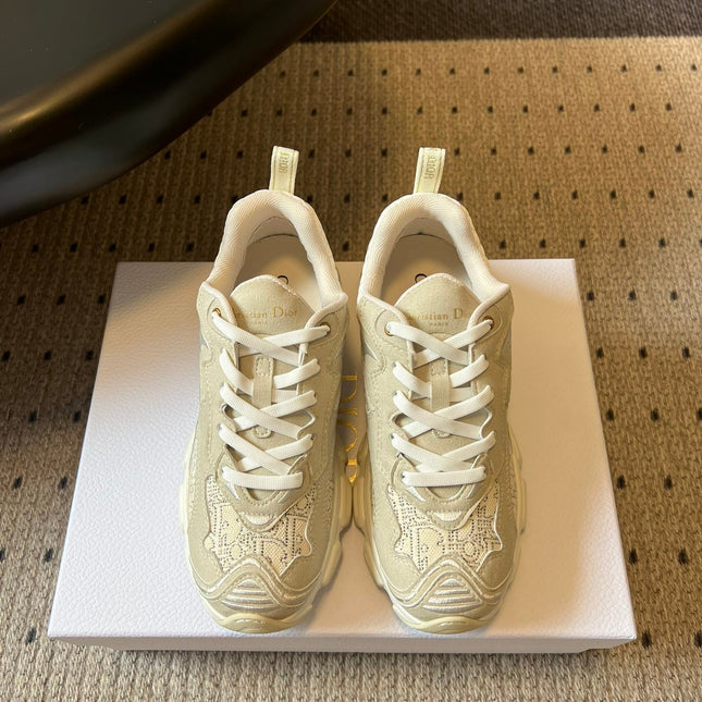 DIOR 26S VIBE SNEAKER 55MM IN BEIGE DIOR OBLIQUE LUSENTI EMBROIDERED COTTON AND SUEDE