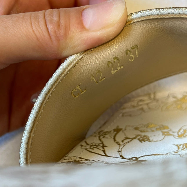 DIOR 26S DWAY HEELED SLIDE 40MM IN WHITE AND GOLD EMBROIDERED COTTON