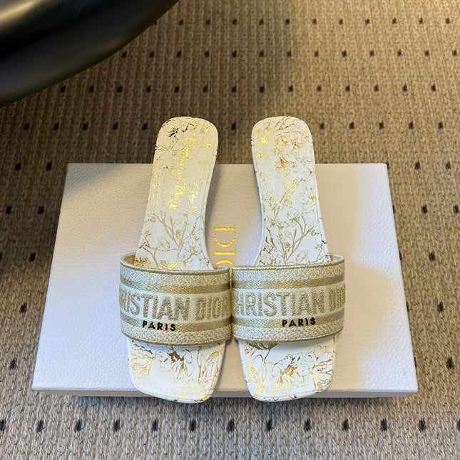 DIOR 26S DWAY HEELED SLIDE 40MM IN WHITE AND GOLD EMBROIDERED COTTON