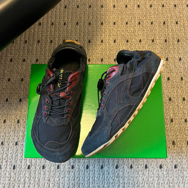 BOTTEGA VENETA 26S SNEAKERS IN BLACK SUEDE AND MESH FABRIC