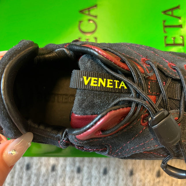 BOTTEGA VENETA 26S SNEAKERS IN BLACK SUEDE AND MESH FABRIC