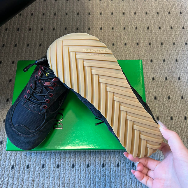 BOTTEGA VENETA 26S SNEAKERS IN BLACK SUEDE AND MESH FABRIC