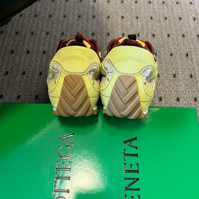 BOTTEGA VENETA 26S SNEAKERS IN LIGHT YELLOW SUEDE AND CREAM WHITE MESH FABRIC