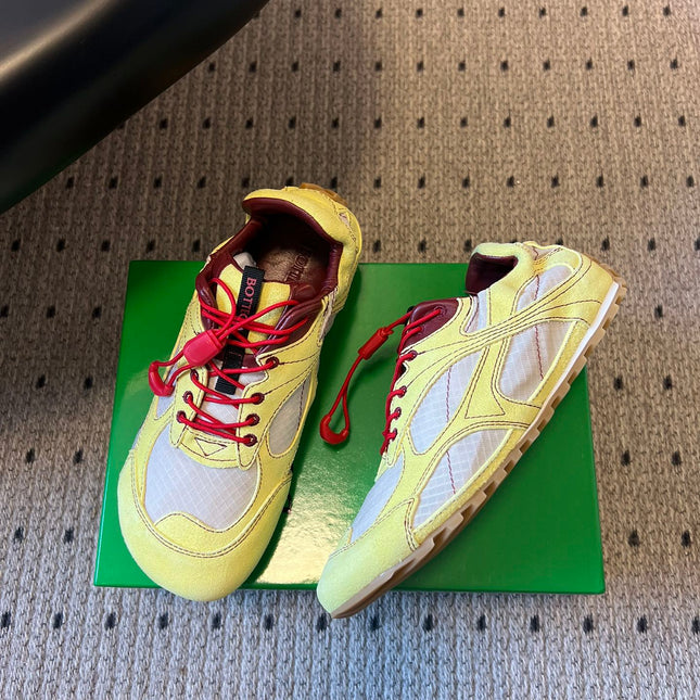 BOTTEGA VENETA 26S SNEAKERS IN LIGHT YELLOW SUEDE AND CREAM WHITE MESH FABRIC