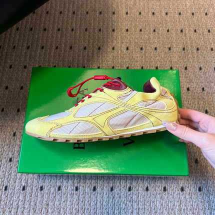 BOTTEGA VENETA 26S SNEAKERS IN LIGHT YELLOW SUEDE AND CREAM WHITE MESH FABRIC
