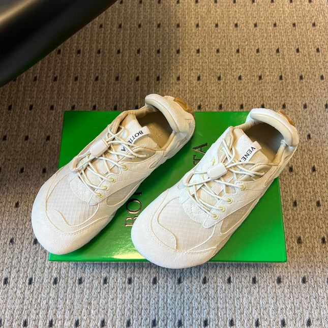 BOTTEGA VENETA 26S SNEAKERS IN CREAM WHITE SUEDE AND MESH FABRIC