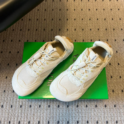 BOTTEGA VENETA 26S SNEAKERS IN CREAM WHITE SUEDE AND MESH FABRIC