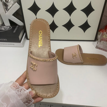 CHANEL 26S SANDALS IN TAUPE PINK CALFSKIN GOLD-TONE CHAIN DETAIL