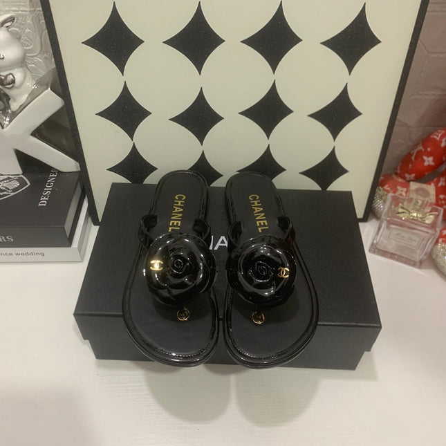 CHANEL 26S THONG SANDALS IN BLACK LAMBSKIN WITH FLORAL