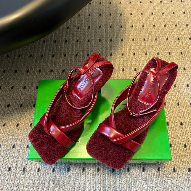 BOTTEGA VENETA 26S SQUARE-TOE HIGH-HEEL SANDALS 90 MM IN RED LAMBSKIN AND WOOL