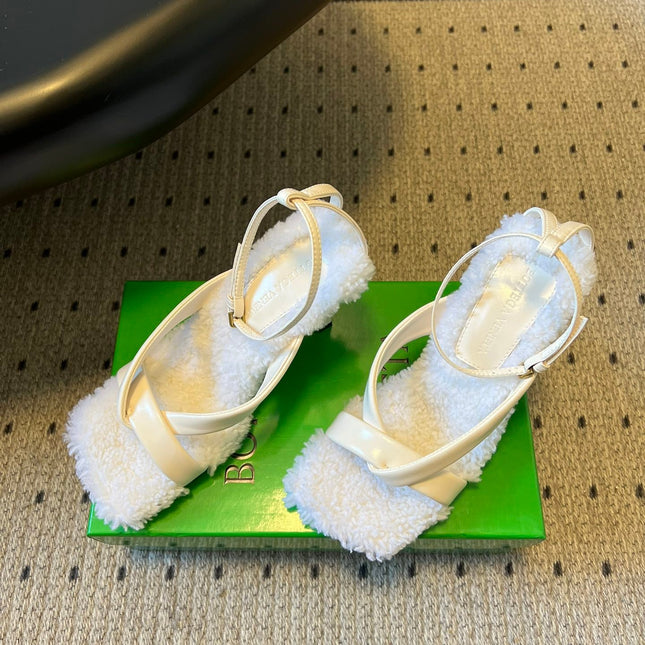 BOTTEGA VENETA 26S SQUARE-TOE HIGH-HEEL SANDALS 90 MM IN WHITE LAMBSKIN AND WOOL
