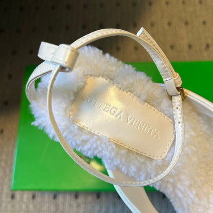 BOTTEGA VENETA 26S SQUARE-TOE HIGH-HEEL SANDALS 90 MM IN WHITE LAMBSKIN AND WOOL