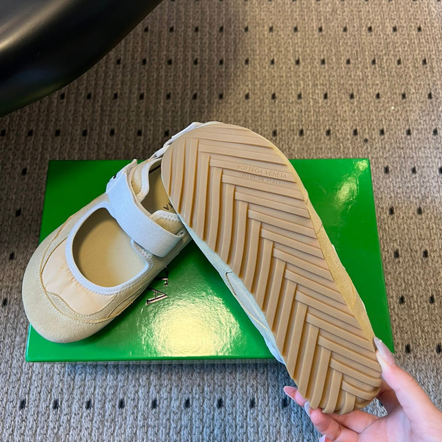 BOTTEGA VENETA 26S MARY JANE SNEAKER IN BEIGE SUEDE AND FABRIC