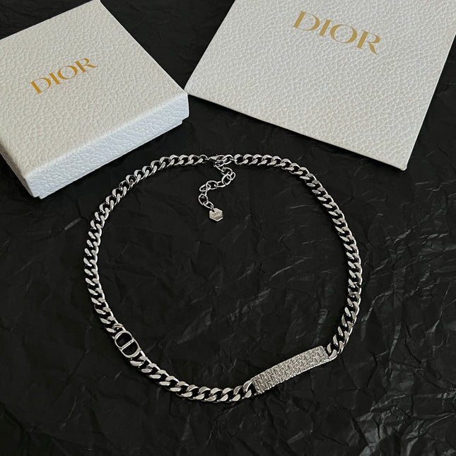 CD 26S CD LOGO PLAQUE CHAIN NECKLACE IN SILVER TONE METAL 630890