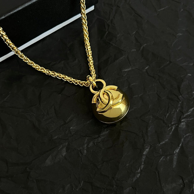 CHANEL 26S DOUBLE C LOGO SPHERE PENDANT CHAIN NECKLACE IN GOLD METAL 630892