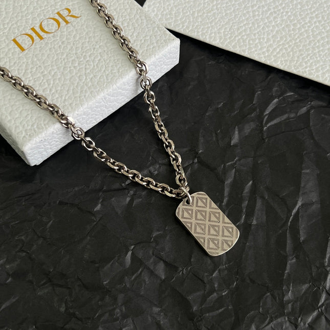 CD 26S DIOR OBLIQUE ENGRAVED TAG PENDANT NECKLACE IN SILVER METAL