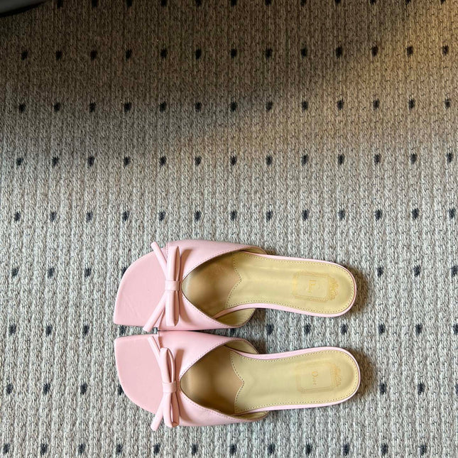 DIOR 26S OBLIQUE BOW MULE IN LIGHT PINK CALFSKIN