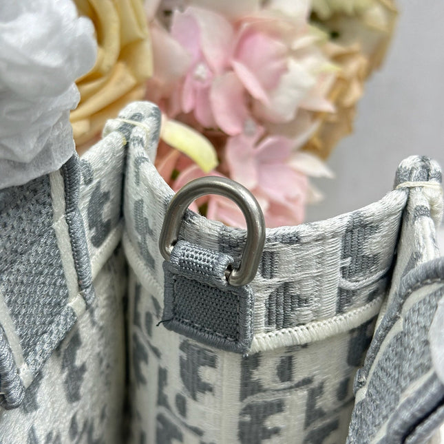 DIOR 26S BOOK TOTE BAG 26 IN GREY AND WHITE OBLIQUE JACQUARD
