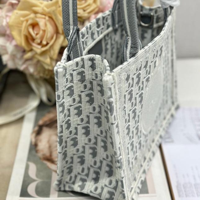 DIOR 26S BOOK TOTE BAG 26 IN GREY AND WHITE OBLIQUE JACQUARD