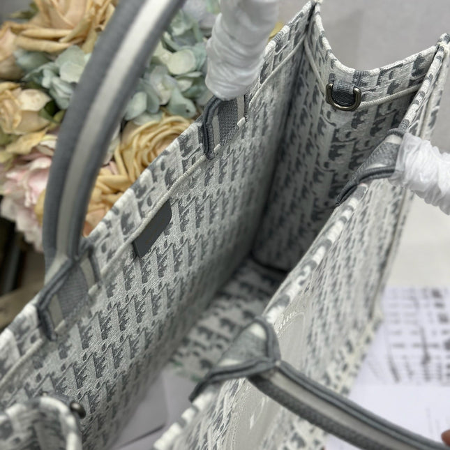 DIOR 26S BOOK TOTE BAG 42 IN GREY AND WHITE OBLIQUE JACQUARD