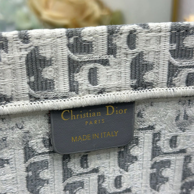 DIOR 26S BOOK TOTE BAG 42 IN GREY AND WHITE OBLIQUE JACQUARD