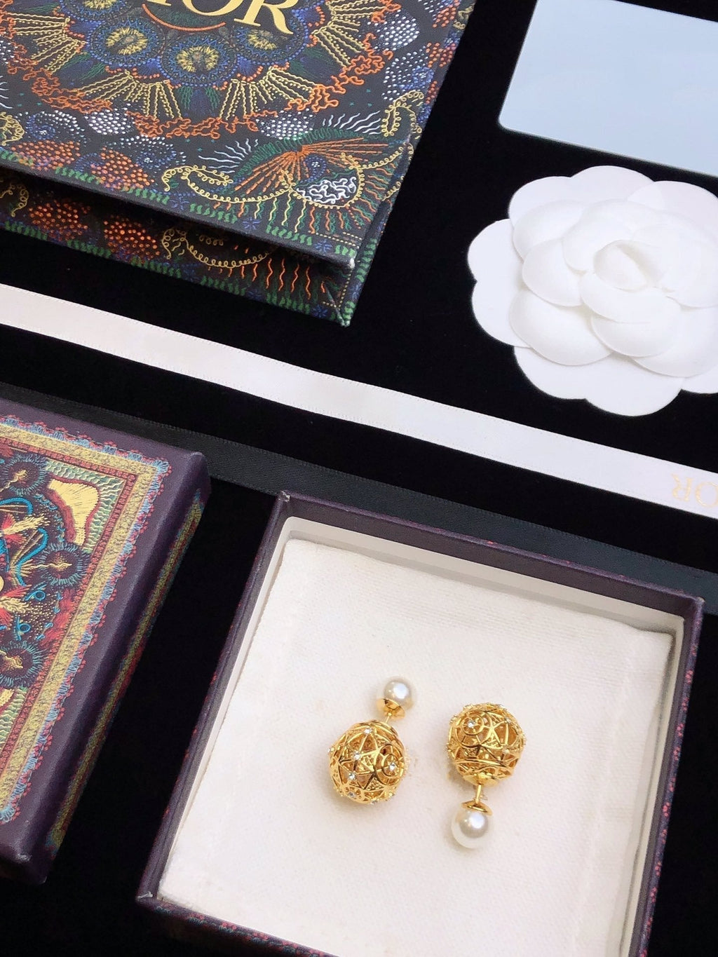 CD TRIBALES PEARL GOLD DIAMOND EARRINGS